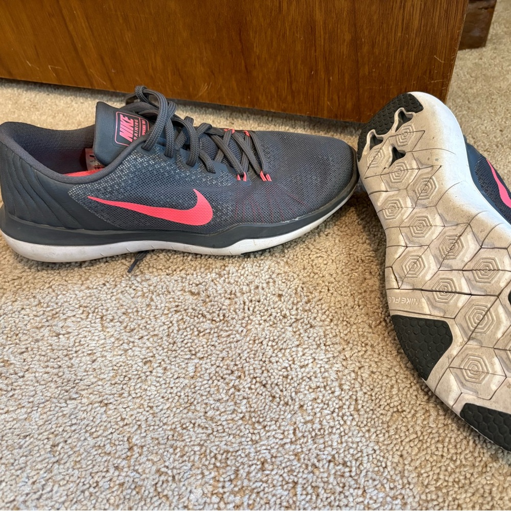 Nike Women's Charcoal and Coral Sneakers